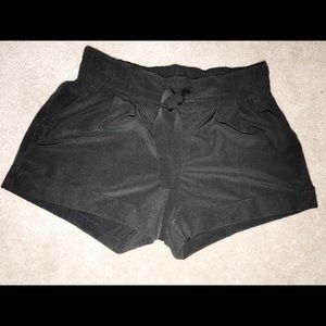 LULU LEMON black shorts with pockets & drawstring!